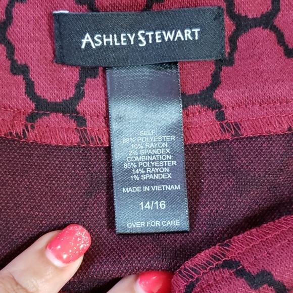 NWOT plus size, burgandy, pencil skirt. - Picture 2 of 3